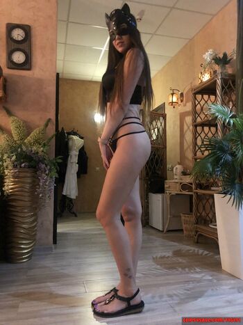 Bigfeetgirls page 2 image