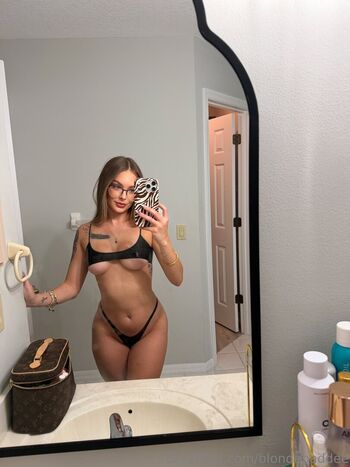 Blondebaddee image
