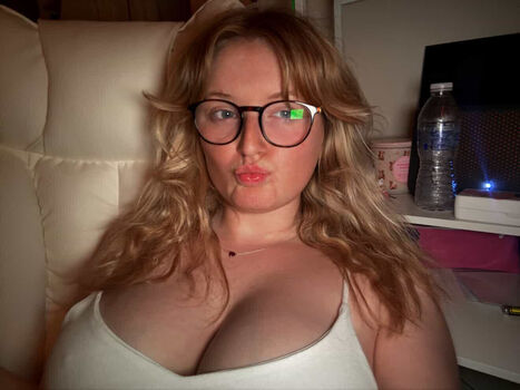 Blondeteen image