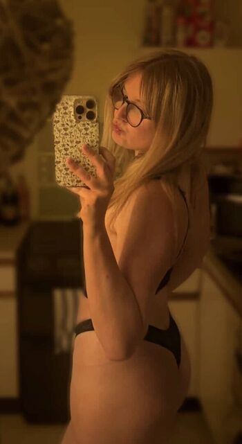 Blondeteen image