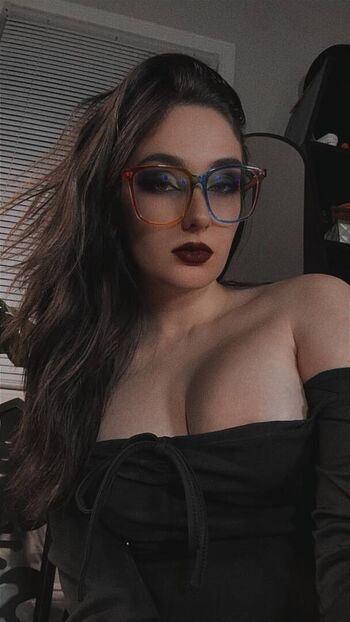 Bloomsandbooks image