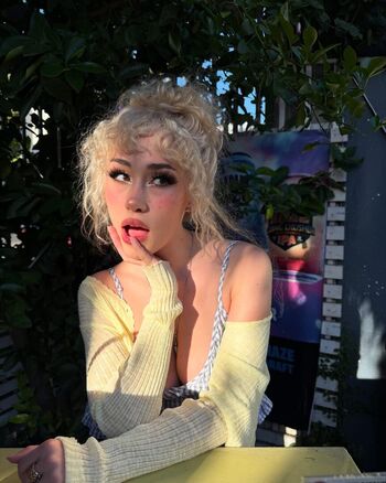 Bludnymph 1 page 2 image