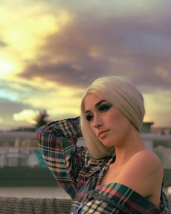 Bludnymph 1 page 2 image