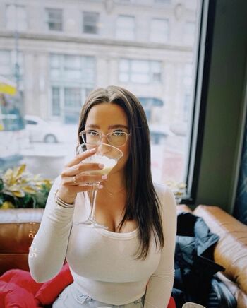 Briana graves image