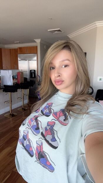 Brooke lindsay image