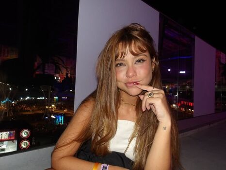 Bruna carvalho image