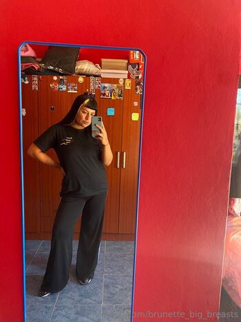 brunette_big_breasts