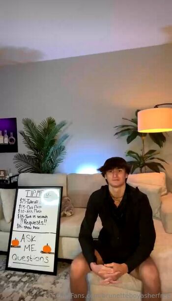 brunetteboyasherfree