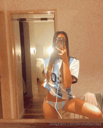 Brunettemiaa image
