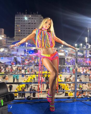 Brunna goncalves image