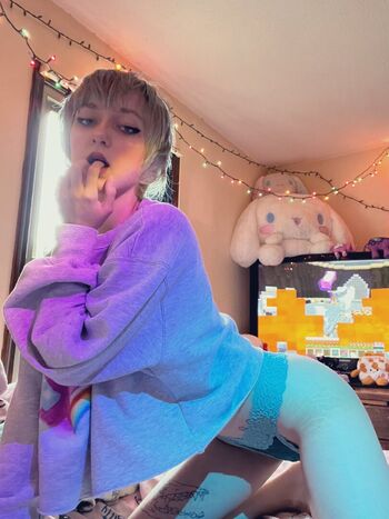 Bu9syy on twitter and fansly image