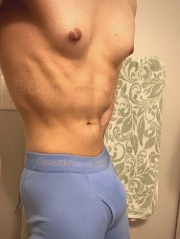 Bulgingtwunk image