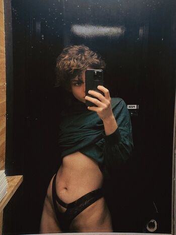 Bunnywelldressed image