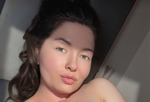 Busty ema page 3 image