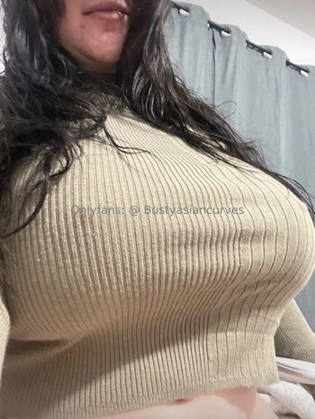 Bustyasiancurves image