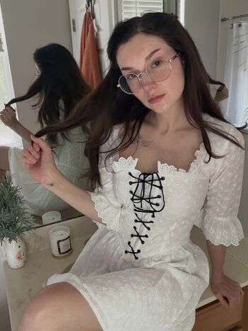 Busy b asmr image
