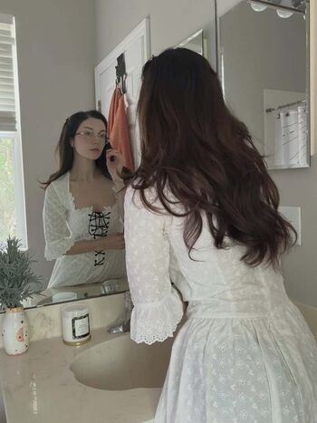 Busy b asmr image