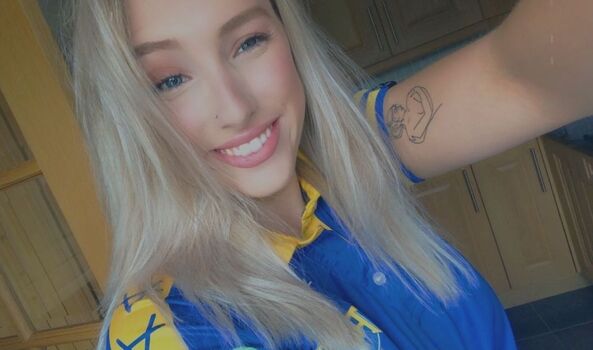 Caitlin beevers image