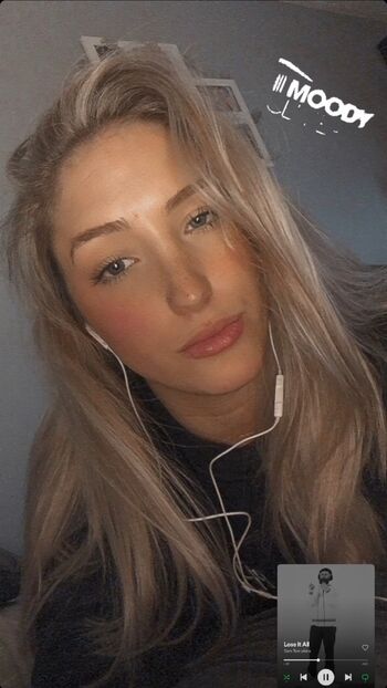 Caitlin beevers image