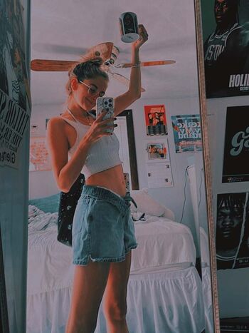 Caitlin Marie Reacts