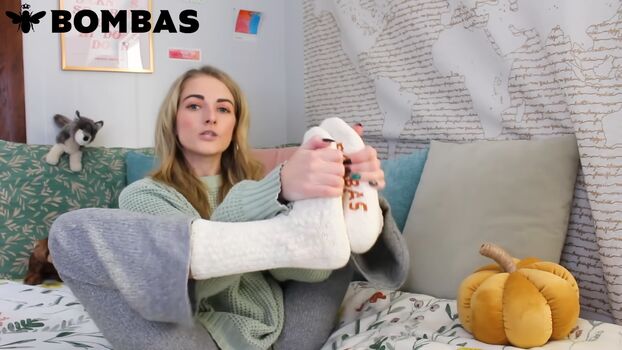 Caitlin Marie Reacts