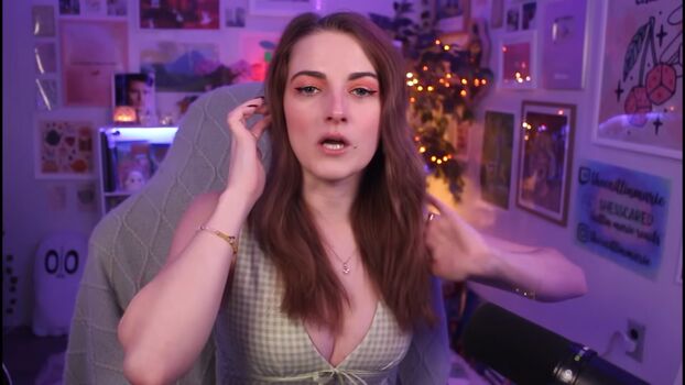 Caitlin marie reacts image