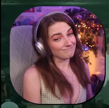 Caitlin marie reacts image