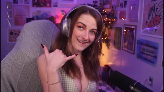 Caitlin marie reacts image