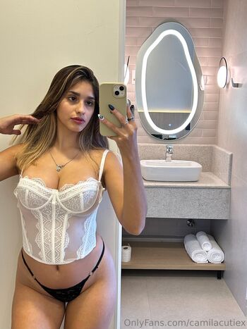 Camila reyes image