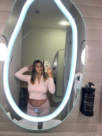 Camila reyes image