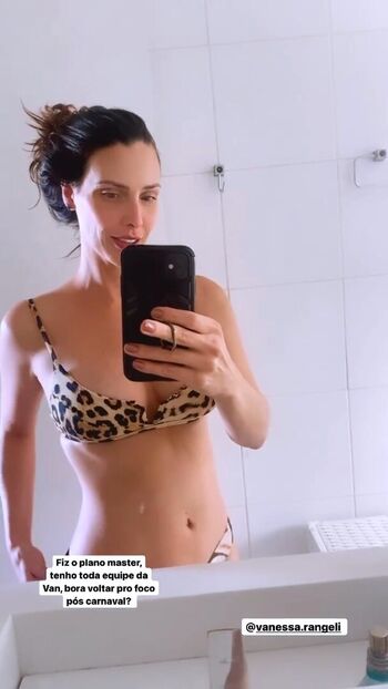 Camila rodrigues image