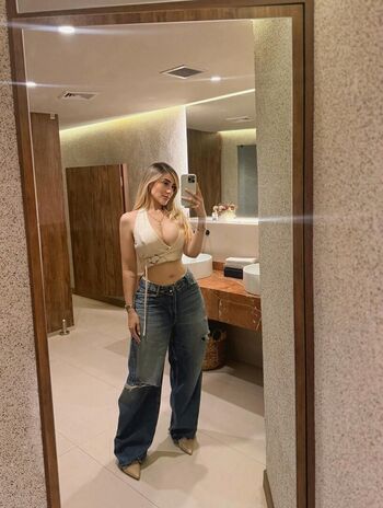 Camilarroyav25 image