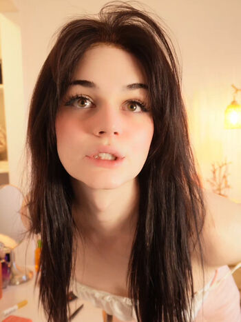 Camillaisadoll image