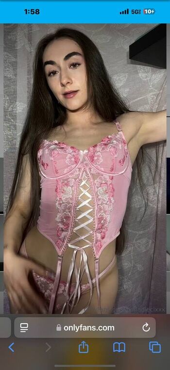 Carla carladiecixxx image