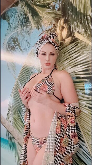 Carlotta champagne 1 image