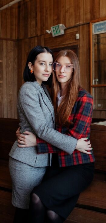 Carly incontro image