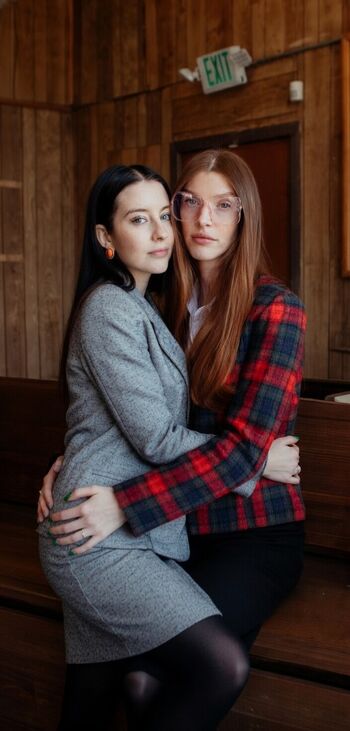 Carly incontro image