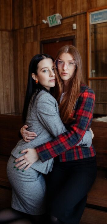 Carly incontro image