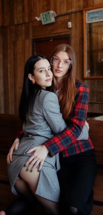 Carly incontro image