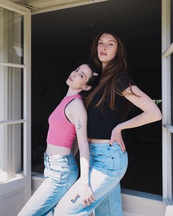 Carly incontro image