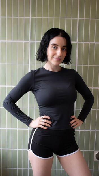 Carly incontro image