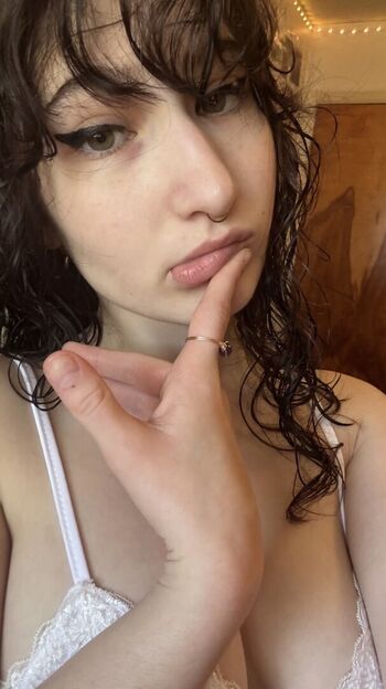 Carly mariss image