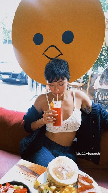 Carolina oliveira image