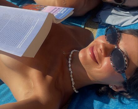 Carolina oliveira image