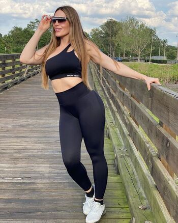 Caroline de campos image