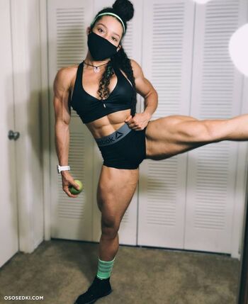 Carolyne marquez image