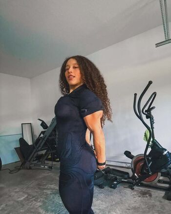 Carolyne marquez image