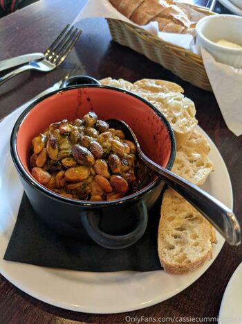 Cassie cummings image