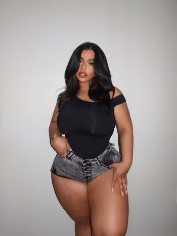 Chabely sabreu image