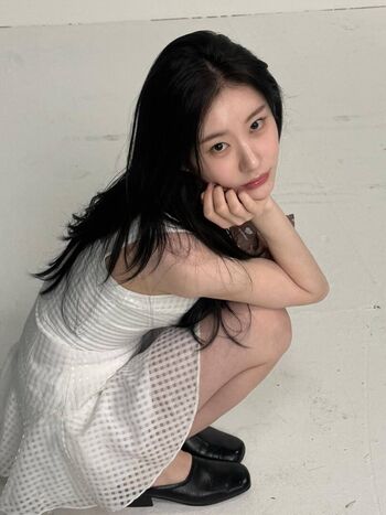 Chaeryeong page 2 image